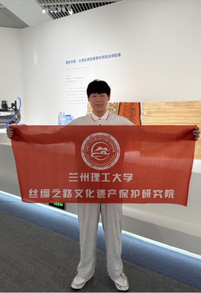 这样的「斜杠青年」，值得点赞！