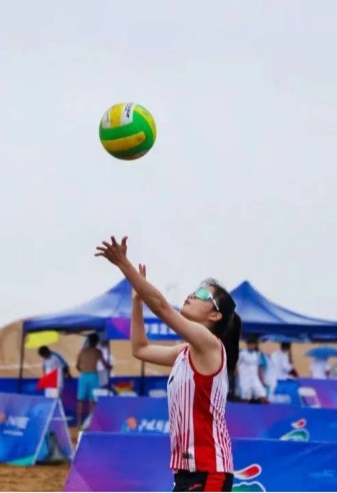 她，荣获全国大漠健身运动会两项冠军！