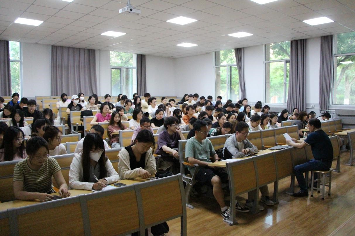 设计艺术学院党委开展《中国...